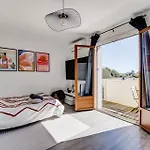 Chez Dorian - Parking & Balcon