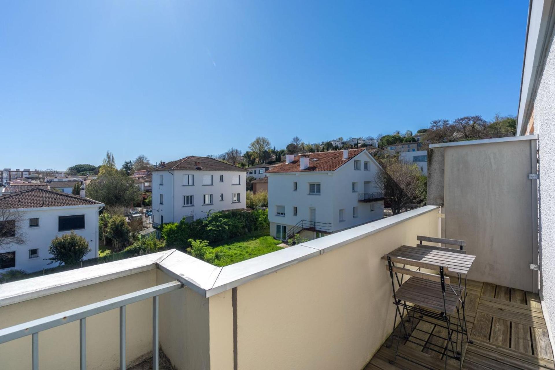 Chez Dorian - Parking & Balcon